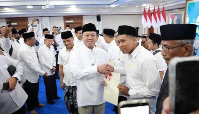 Serahkan 243 Sertipikat Tanah Wakaf di Jawa Tengah, Menteri Nusron: Bagian dari Program Prioritas Nasional Selesaikan Kepastian Hukum Aset Umat