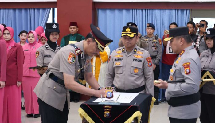 Penyegaran di Polda Riau: Kapolda Lantik Dua PJU dan Empat Kapolres Baru