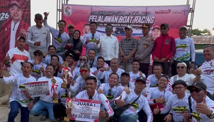 Resmi Ditutup Bupati, Kejuaraan Ketinting Boat Racing 2026 Jadi Magnet Wisata Baru di Pelalawan