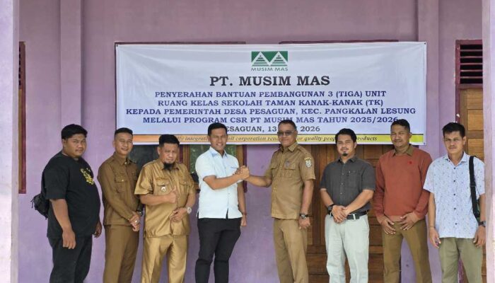 Dukung Pendidikan Usia Dini, PT Musim Mas Serahkan Bantuan 3 Ruang Kelas TK di Desa Pesaguan
