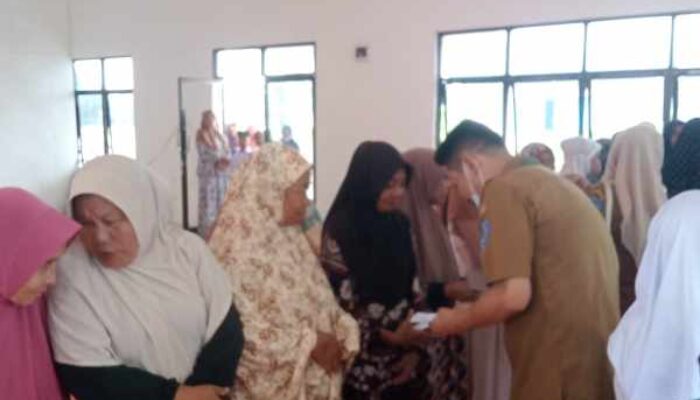 PT HPP dan PT Samudera Panai Tengah Salurkan Bantuan Sosial untuk Anak Yatim dan Lansia di Panai Hulu