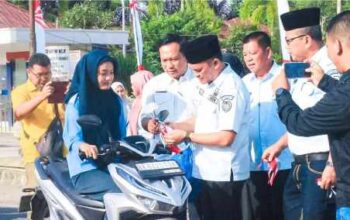 Pemkab Labuhanbatu Bagikan 300 Bendera Merah Putih, Sambut HUT ke-81 Kemerdekaan RI