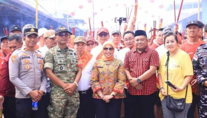 Bupati Labuhanbatu Hadiri HUT Sejit Dewa Tie Hu Ong Ya, Tradisi Bakar Tongkang Meriah di Sei Berombang