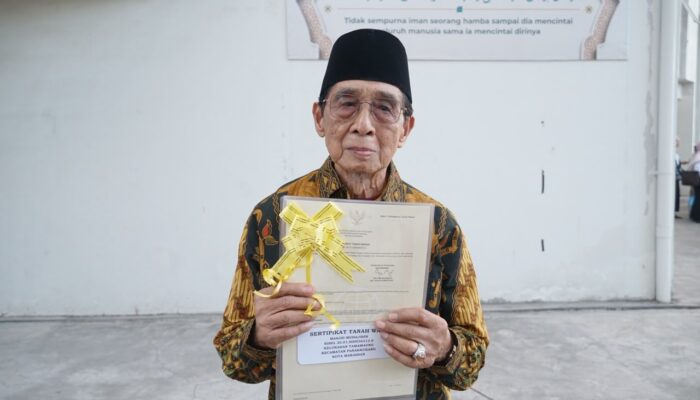 Selembar Sertipikat Menjaga Amanah Tanah Wakaf
