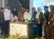Perkuat Kepastian Hukum Aset Pendidikan, Kantor Pertanahan Agam Serahkan Sertipikat ke MTsN 1 Agam