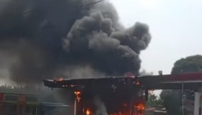 SPBU Lubuk Terap Pelalawan Terbakar: Mobil Diduga Modifikasi Pelansir BBM Meledak, Pengemudi Kabur