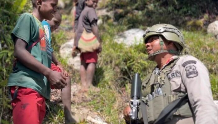 Patroli Dialogis Ops Damai Cartenz Warnai Aktivitas Warga di Distrik Sinak