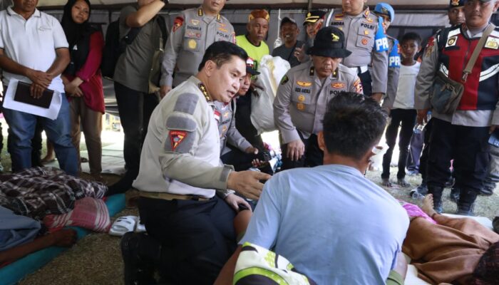 Astamaops Polri Cek Langsung Posko Pengungsi Gempa NTT, Siapkan Dukungan SAR hingga Layanan Medis