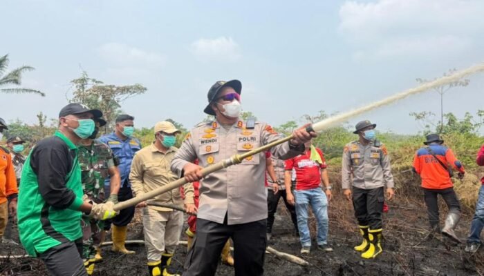Polri Bersama TNI dan Stakeholder Gerak Cepat Tangani Karhutla di Sarolangun