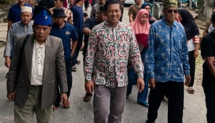 Diarak Ratusan Warga, Inkumben Nanang Helmanto Resmi Daftar Calon Kades Lalang Kabung Periode Kedua