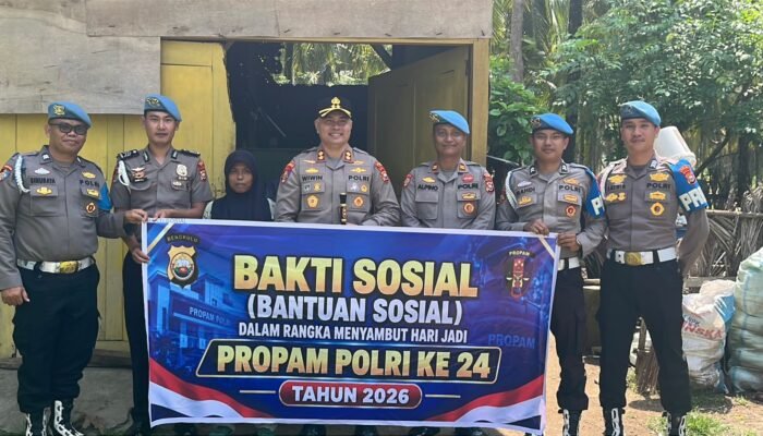 Sambut HUT Propam Polri ke-24, Polres Kaur Salurkan Sembako untuk Warga Kurang Mampu