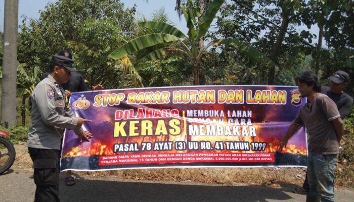 Bhabinkamtibmas Polsek Maje Imbau Warga Desa Argamulya Cegah Karhutla
