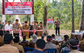 Baru 4 Hari Menjabat, Kapolres Kaur Langsung Resmikan Jembatan Merah Putih Presisi