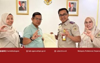 Perkuat Kepastian Hukum Aset Pendidikan, Kepala Kantor Pertanahan Kabupaten Agam Serahkan Sertipikat Tanah SMA Negeri Agam Cendekia