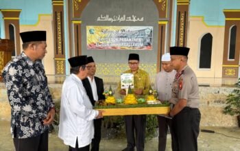 Hari Santri, Wakapolda Bengkulu Bawa Tumpeng dan Beri Pesan untuk Generasi Santri Ponpes Al-Qur’an Harsallakum