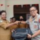 Satgas Damai Cartenz Bagikan Tas dan Alat Tulis untuk Masa Depan Papua