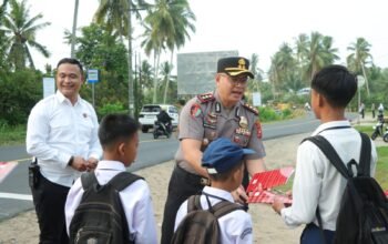 Polisi bersama masyarakat, Polisi peduli pendidikan, Kapolres Kaur dan Jajaran Hadir di Tengah Masyarakat Melalui Gaktur Pagi dan Police Goes to School