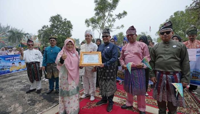 Karnaval Antar Perangkat Daerah, Dinas Kominfo Siak Bawa Pesan Keamanan Digital Lewat Teatrikal